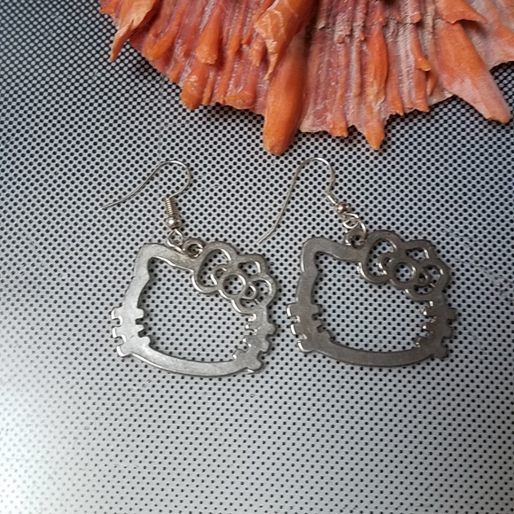 hello kitty earrings - Picture 1 of 2